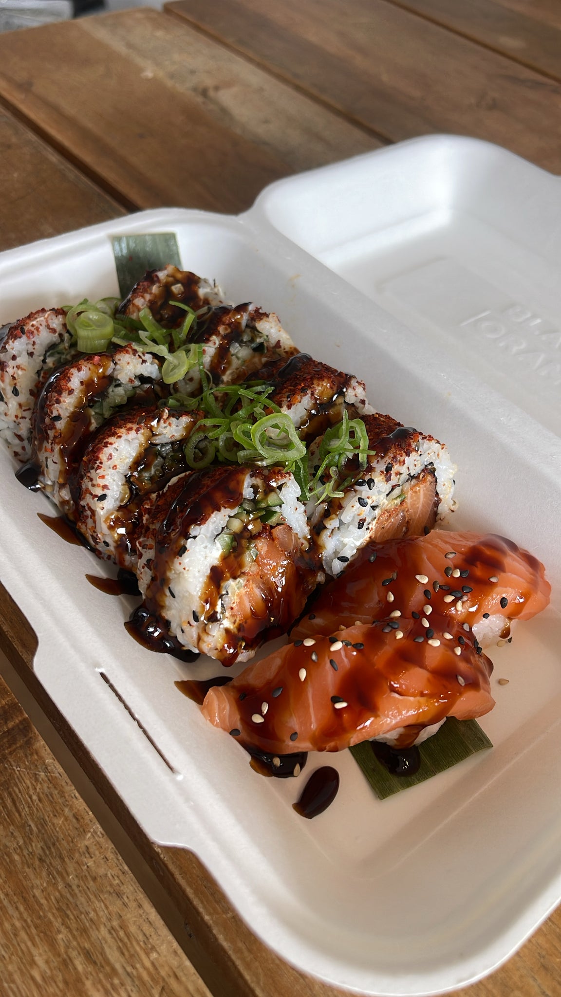 SPICY SALMON ROLL