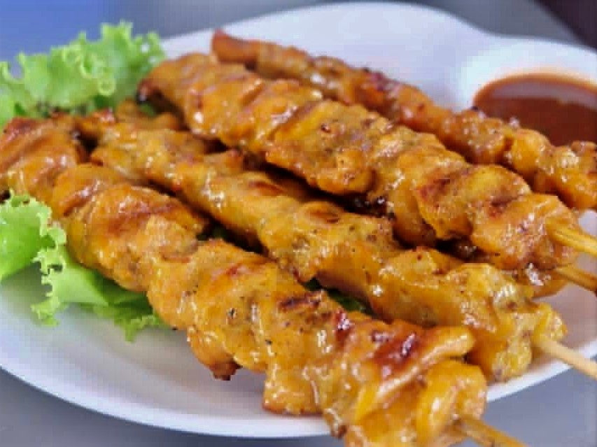 4 stuks Thais gegrilde kipspies met bijgerecht naar keuze.